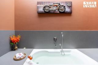 StayVista at Terracotta Skies with Courtyard & Pool - Nashik - 4