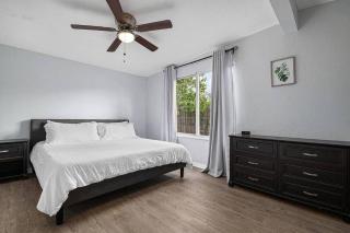 Home With Fenced Yard, Hot tub, Grill and 3 King Beds! - Sarasota - 8