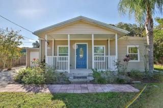 Home With Fenced Yard, Hot tub, Grill and 3 King Beds! - Sarasota - 2
