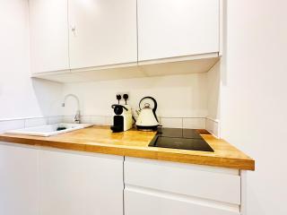 Hotel boutique style studio with Kitchen, Huge Shower, King bed - 6