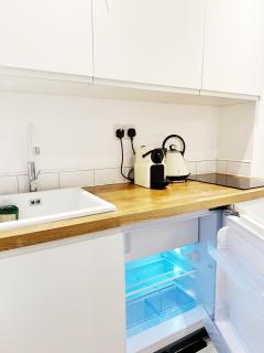 Hotel boutique style studio with Kitchen, Huge Shower, King bed - 1