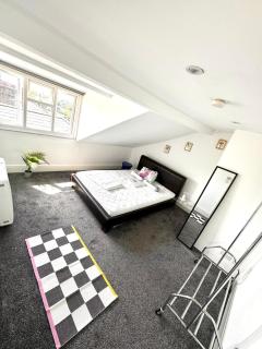 Stylish Top Floor Flat in the Heart of Camden! - London - 2