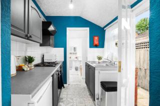 Stylish 3 Bedroom House - 6 Guests - Garden - Parking - Netflix - Wifi - 17M - 7