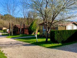 Camping Familial paisible avec piscine, mobil home , chalet, Studio & emplacement nue - Casties-Labrande - 8