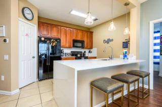 Beautiful Modern Condo, Near The Parks! 3021 - 6