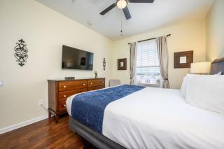 Beautiful Modern Condo, Near The Parks! 3021 - 3