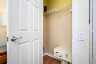 Beautiful Modern Condo, Near The Parks! 3021 - 1