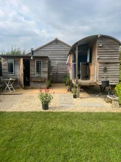 The Hen House Shepherds hut with hot tub - 2