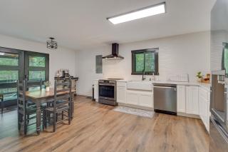 18 Mi to Grand Caverns Cabin with Balcony! - McGaheysville - 5