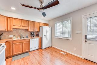 Pet-Friendly Charlotte Home with Deck Near Uptown! - Charlotte - 5