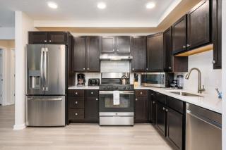 Brand New Modern Vista Cay Reserve Condo - 5008 - 1