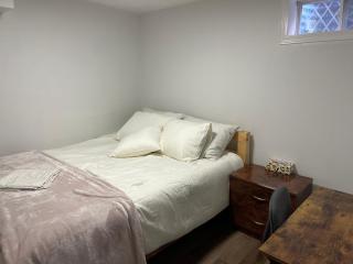 One bedroom of Cozy 2 bedrooms apartment - Richmond Hill - 2