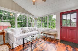 Historic Farmhouse Near Mountains and Colleges! - 9