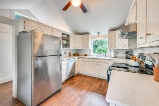 Historic Farmhouse Near Mountains and Colleges! - 1