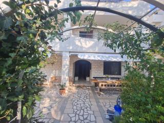 Apartments Lucija-Klara - Brodarica - 0