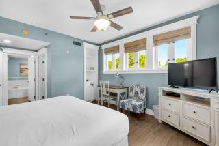 Cozy Bayside Retreat at Lasata , Stunning Panoramic Views ,Steps away from Baytowne Wharf, 3 Bedrooms 3 full baths !! - Destin - 1
