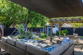 Chic RV Retreat, Stunning Yard in Roseburg - Roseburg - 9