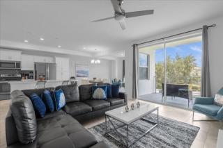 2 Bedrooms 2 Bathrooms Storey Lake 4751-207 Ct - 0