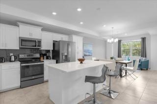 2 Bedrooms 2 Bathrooms Storey Lake 4751-207 Ct - 1