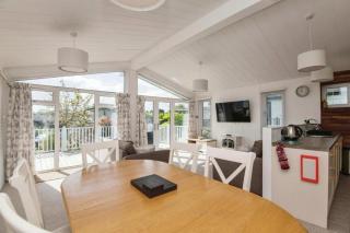Remarkable 3-Bed Lodge in Honiton - 1