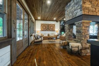 Stag's Manor - Luxury Rustic Modern Cabin - Morganton - 3