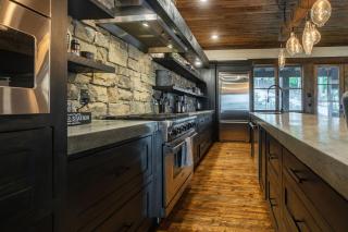 Stag's Manor - Luxury Rustic Modern Cabin - Morganton - 2