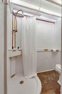 Treetop Hideaways: Luna Loft Treehouse - Flintstone - 3