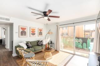 Luxe, 2br Old Town Condo Wpatio, Pool, & Parking - Scottsdale - 9