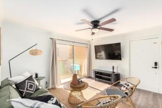 Luxe, 2br Old Town Condo Wpatio, Pool, & Parking - Scottsdale - 7