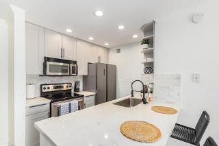Luxe, 2br Old Town Condo Wpatio, Pool, & Parking - Scottsdale - 5