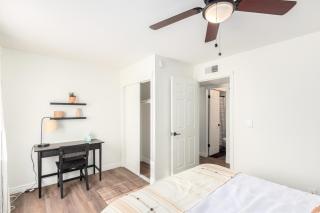 Luxe, 2br Old Town Condo Wpatio, Pool, & Parking - Scottsdale - 1