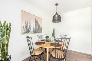 Luxe, 2br Old Town Condo Wpatio, Pool, & Parking - Scottsdale - 3