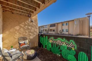 Luxe, 2br Old Town Condo Wpatio, Pool, & Parking - Scottsdale - 2