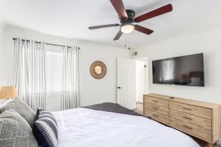 Luxe, 2br Old Town Condo Wpatio, Pool, & Parking - Scottsdale - 1