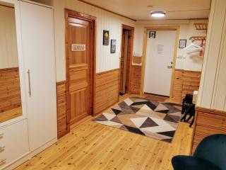 Loghouse apartment in arctic wonderland! - 8