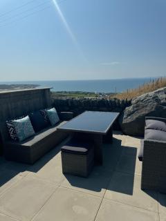 Bay View shepherds hut with hot tub - Llanfair - 2