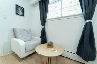 Cozy Double Private Room, Comfy Bed, Free Parking - Toronto - 8