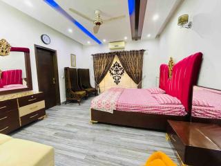 6 Beds Kannal house in middle of DHA Lahore City - Lahore - 4