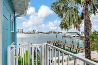 The Seashell Suite with Private Balcony and Walk to Beach - Clearwater Beach - 4