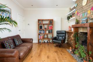 Charming Family Home with Stoves, Garden & Parking - Bristol - 4