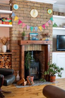 Charming Family Home with Stoves, Garden & Parking - 3