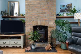 Charming Family Home with Stoves, Garden & Parking - Bristol - 6