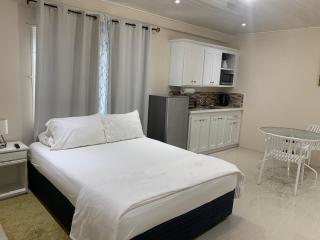 Beautiful 1and 2 Bed Apartment in Scarborough - 8