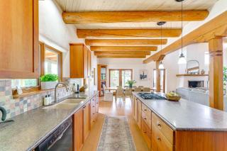 Mtn-View Retreat with Hot Tub in New Mexico! - Arroyo Seco - 1