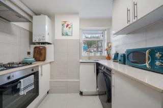 Leamington Park Studio with Parking - 1