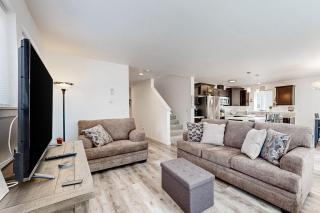 Blue House - Rockaway Beach - 9