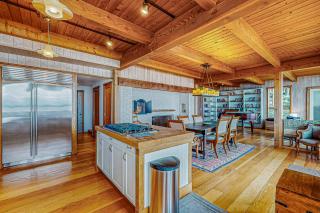 Rainier View Beach House - South Beach - 1