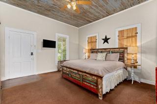 #17 The Texas House at Garrison in Gruene - New Braunfels - 3