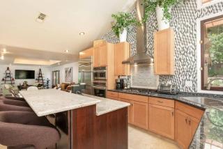Skyhill Oasis with Hot Tub, Walk to Universal Studios - Los Angeles - 5