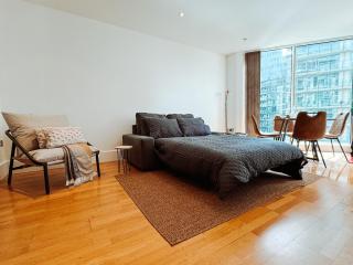 Two Bedroom Luxury Waterfront Apartment in London - Londra - 8
